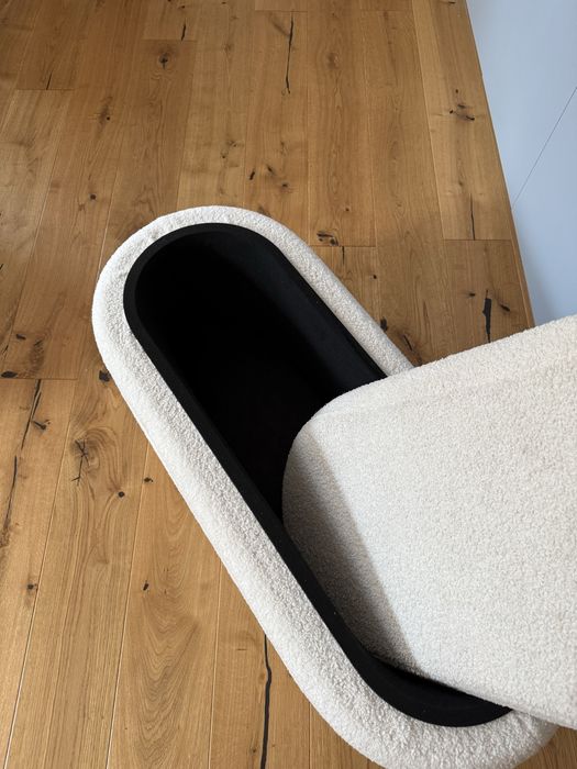 Pufa / ławka boucle ze schowkiem 105 cm – kremowa. Używana.