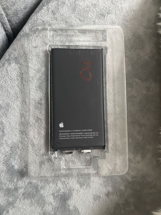 Батарея від Iphone 13