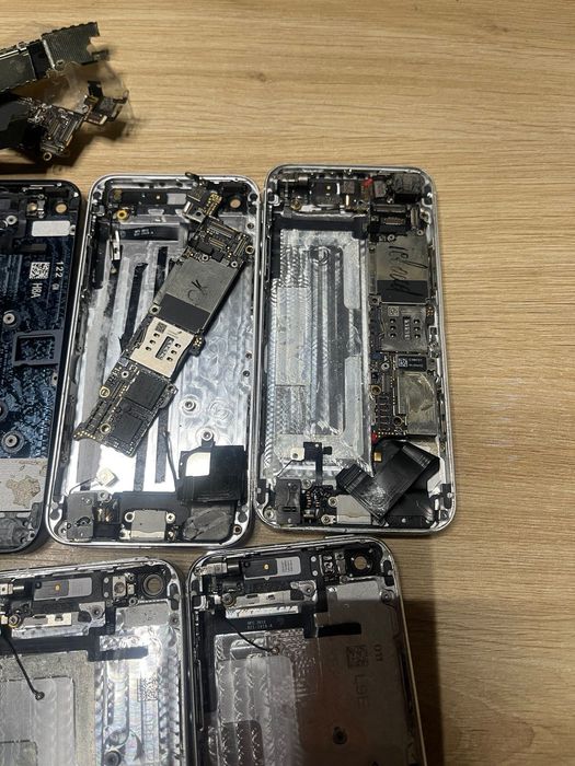 Лот запчастин iPhone 5