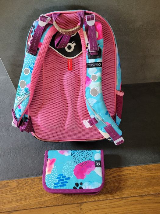 Sprzedam plecak Topgal  Elly do klasy 1-4, piórnik i bidon gratis.