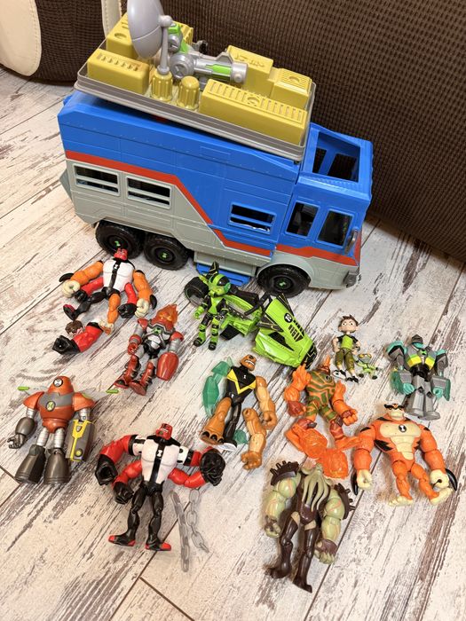 Бен тен  Ben 10 - машина, фигурки, мотоцикл