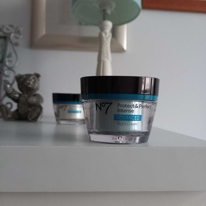 No7 krem na noc przeciwsarzeniowy Protect & Perfect Intense Advanced
