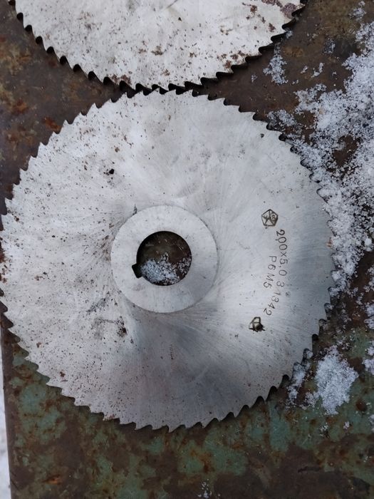 Продаю фрези по дереву