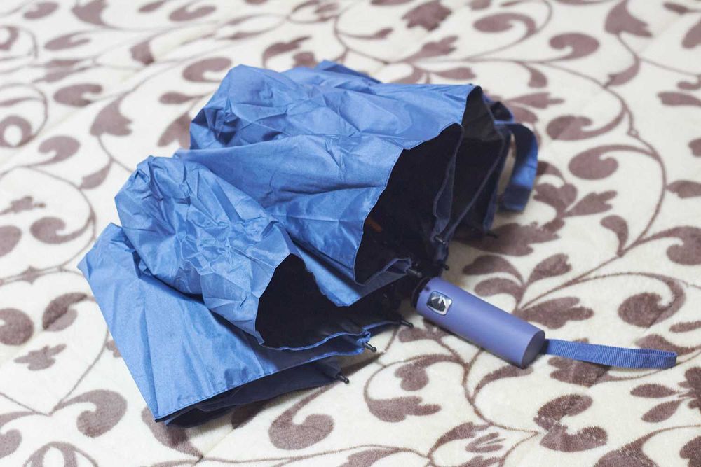 Guarda-chuva compacto com suporte auto recolha