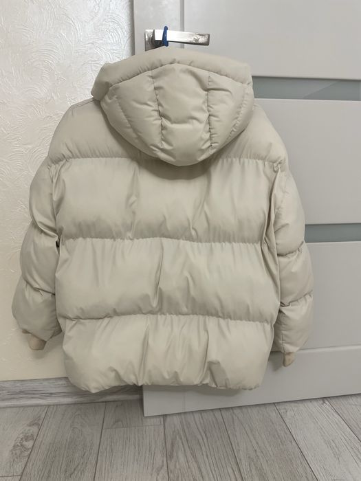 Бежевий пуховик розмір 42/44
