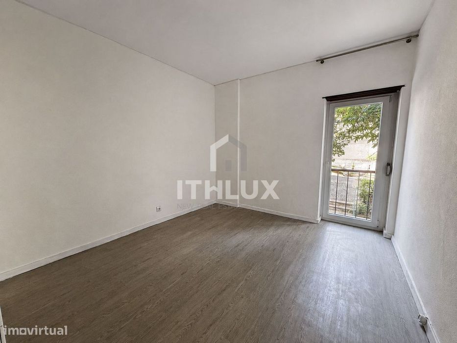 T2 na Av. de Biarritz, Monte Estoril – junto à praia