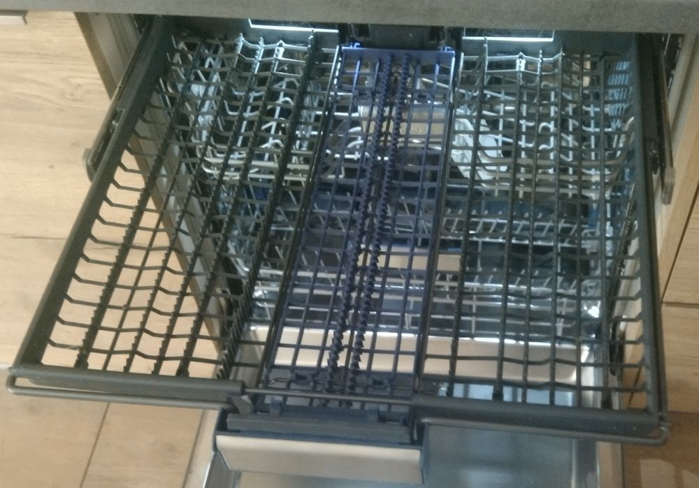 Sprzedam kosze od zmywarki beko