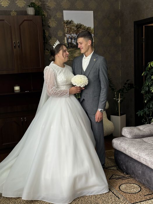 Продам Дуже Гарну Весільну сукню