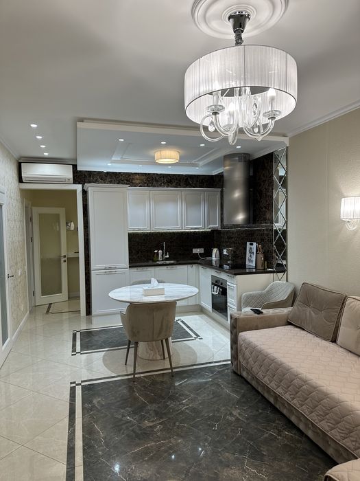 2 поверх!!!Довгострокова оренда 3- кімн квартири у центрі.