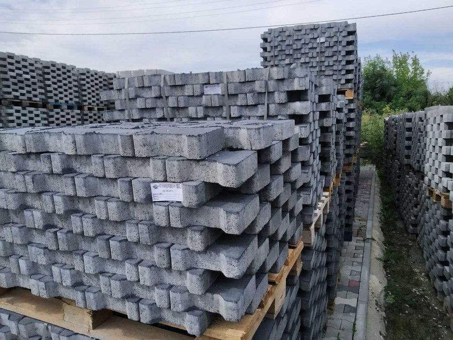 Виготовлення будівельних блоків, бетонних кілець/кришок, бруківки