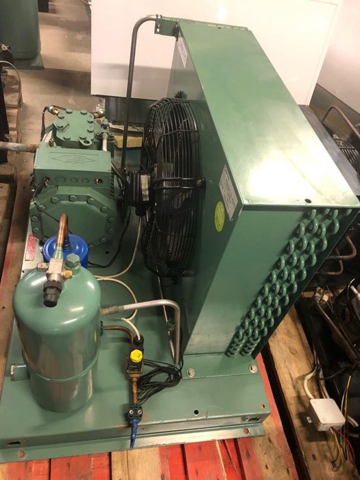 Компресорна установка для холодильної камери