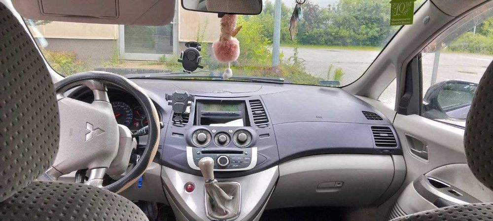 Sprzedam samochód Mitsubishi Grandis 6 osoby