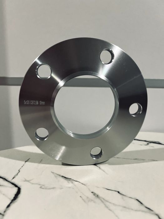 Dystanse do BMW E36 E46 E90 E91 E92 E93 E60 E61 E63 F10 10MM + Śruby