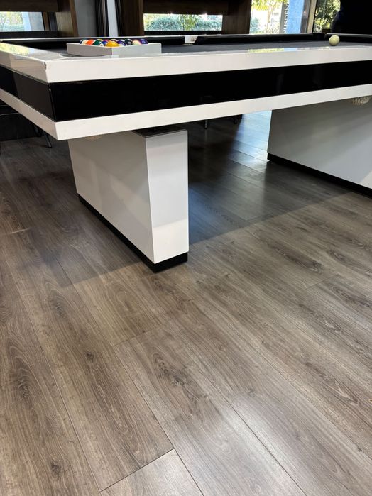 Vendo bilhar preto e branco/mesa de jantar