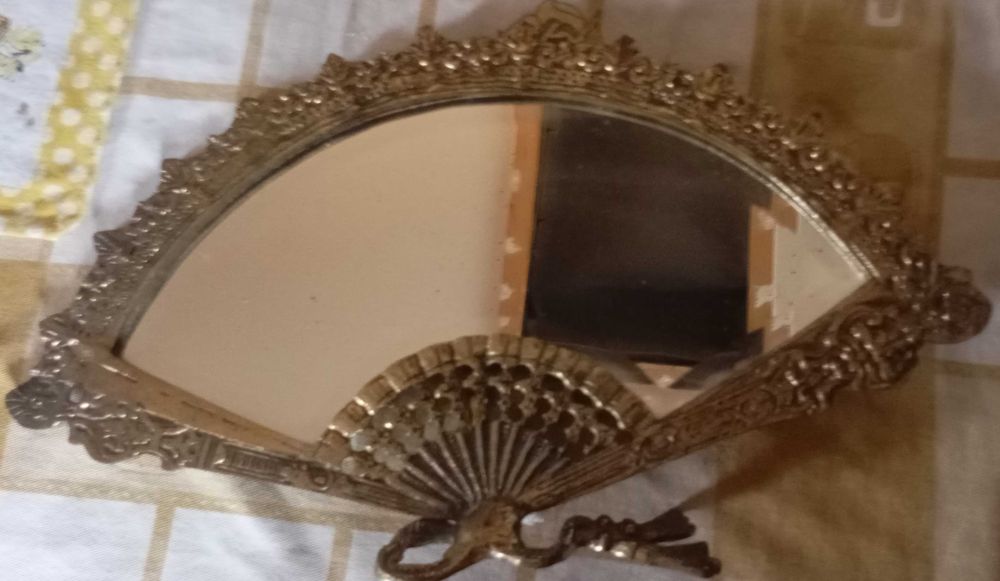 espelho de entrada em forma de leque em bronze fundido