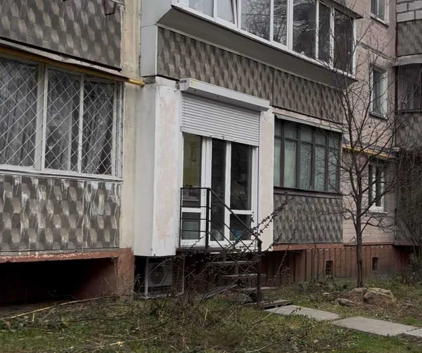 Здам фасад 22м2 м.Нивки -4хвл пішки опалення і гар.вода без оплати