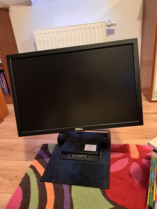 Monitor Dell P2210f z dock'iem do laptopa Dell