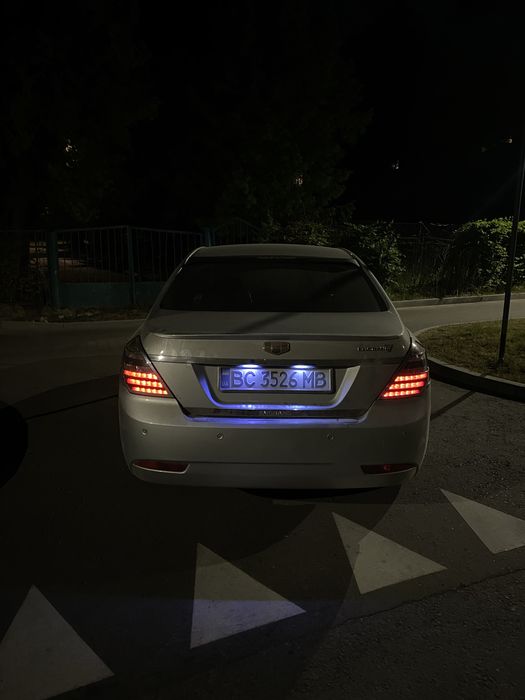 Geely Emgrand7 продам дешево