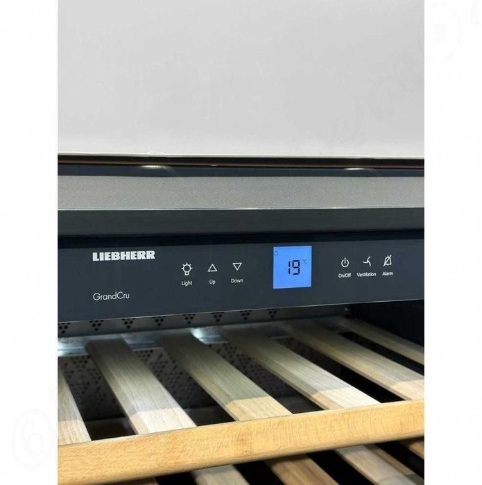 Винный холодильник LIEBHERR WKEes 553 для вина 45см