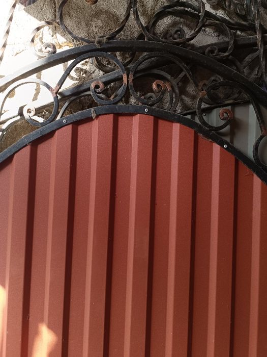 Продаються варота з хвірткою та листи бляхи на забор,та арматура