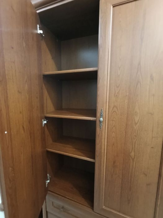 Шафи в коридор або кімнату