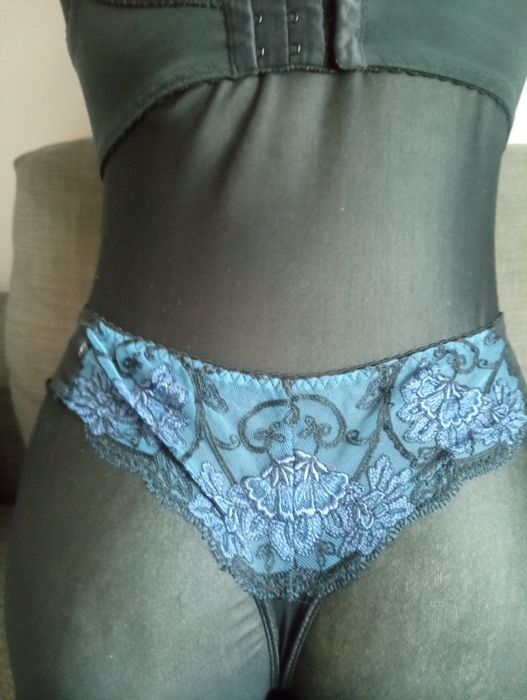 Komplet bielizny biustonosz stringi