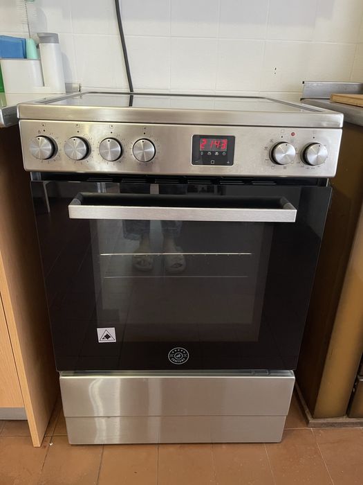 Placa de indução com forno elétrico