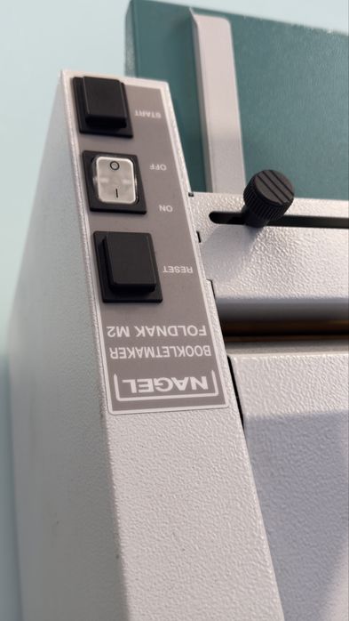 Maquina de agrafar revistas