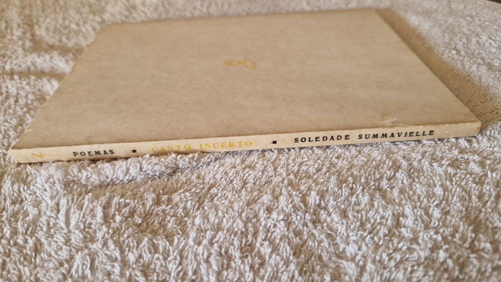 Livro "Canto Incerto" de Soledade Summavielle