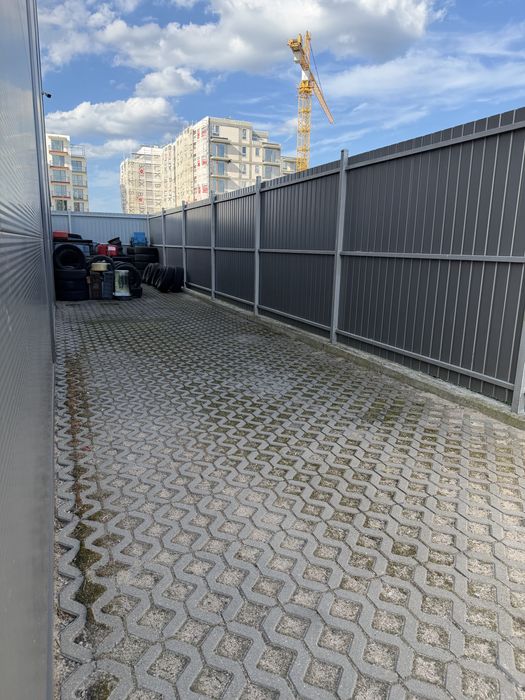 Duże miejsce postojowe zewnętrzne