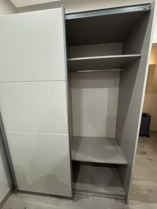 Roupeiro porta deslizante