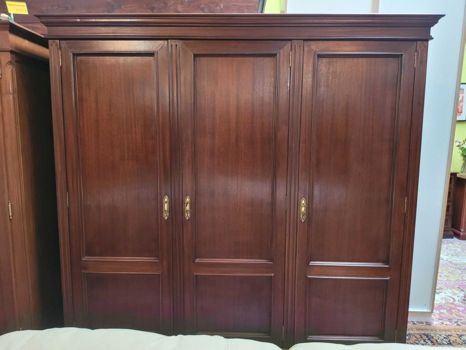 Excelente roupeiro em madeira maciça - óptimo estado geral