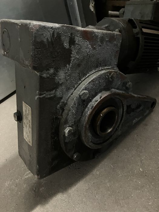 Motoreduktor VETTER 400V 350 Nm i=784 silnik 0,25/0,15 kW dwubiegowy