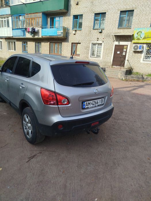 продати автомобіль NISSAN