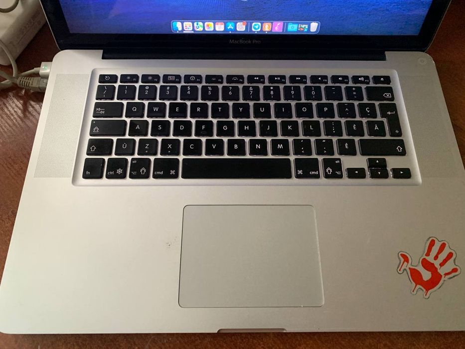 MacBook Pro 15 8/240 Monterey