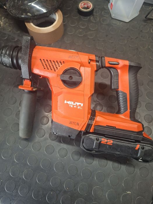 Młotowiertarka Hilti TE 6-22 + aku nuron