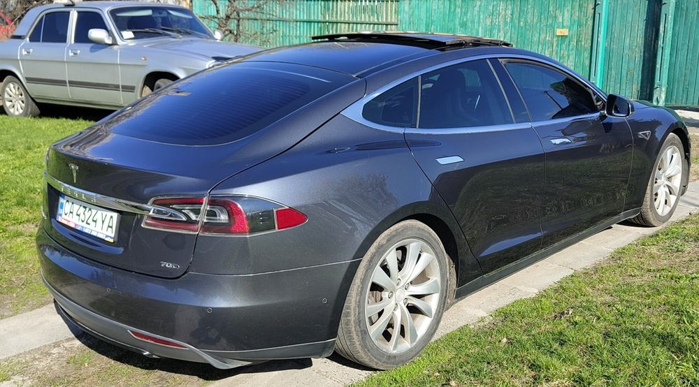 Tesla Model S 70D