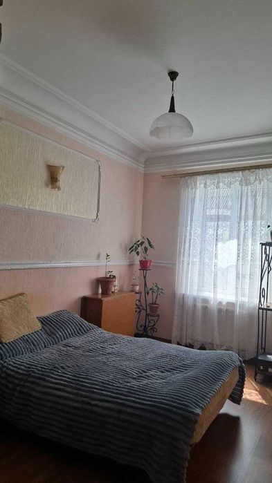 Добротний будинок  для великої сімЇ  з повним пакетом документів р-н Вузовський.