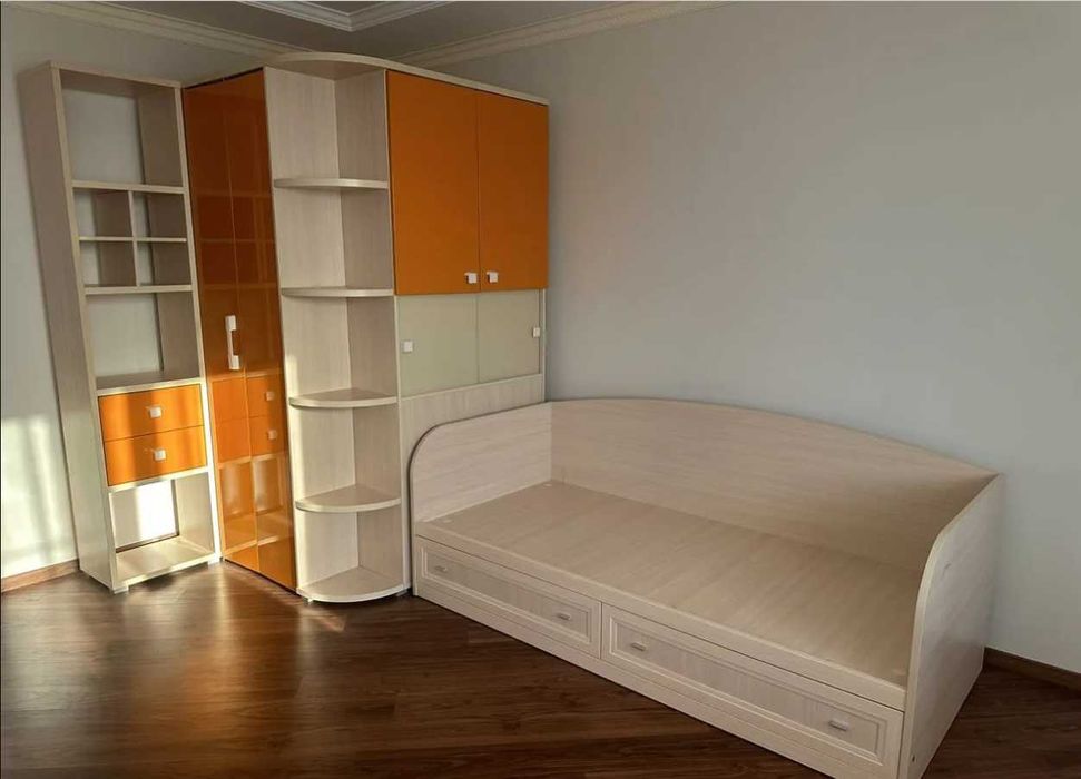 Детская мебель шкаф+кровать+сундук+стол бу