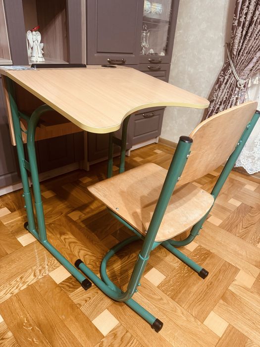 Шкільна парта ортопедична, регульована зі стільцем