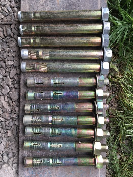 Анкер двухраспорный 30х260 мм, М24.