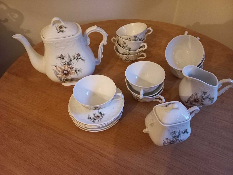 Serviço de chá VISTA ALEGRE - branco com flor (8)