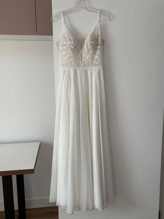 Elegancka suknia ślubna z koronkową górą XS/S