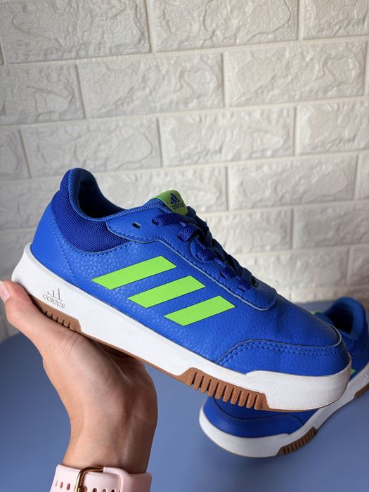Кросовки Adidas 35,5p мокасини хайтопи кросівки