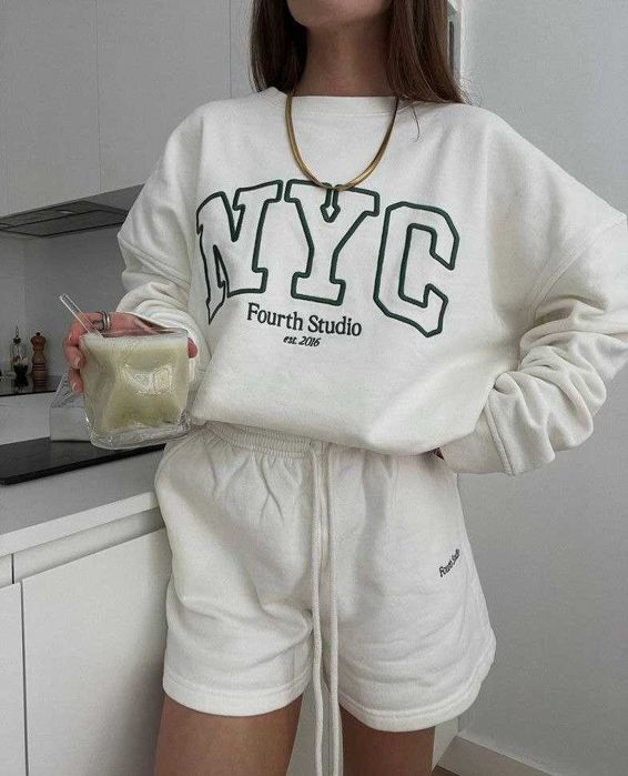 Kostium damski
Dostępny rozmiar:

UA 42–46  EU 36–40 S\M