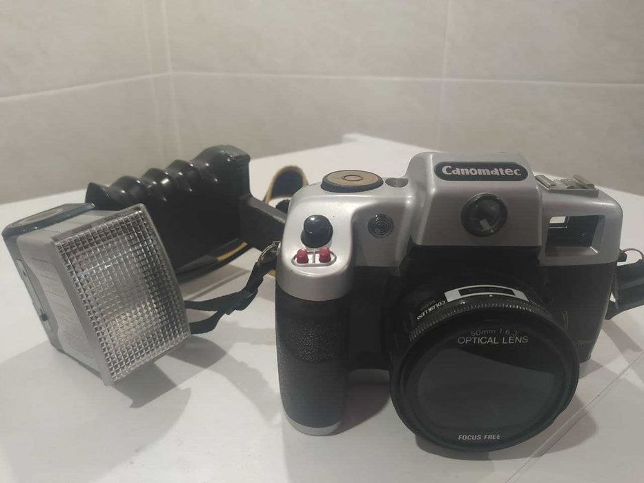 Canomatec 35mm camera w flashgun 50mm 1:6.3 Optical lens Focus