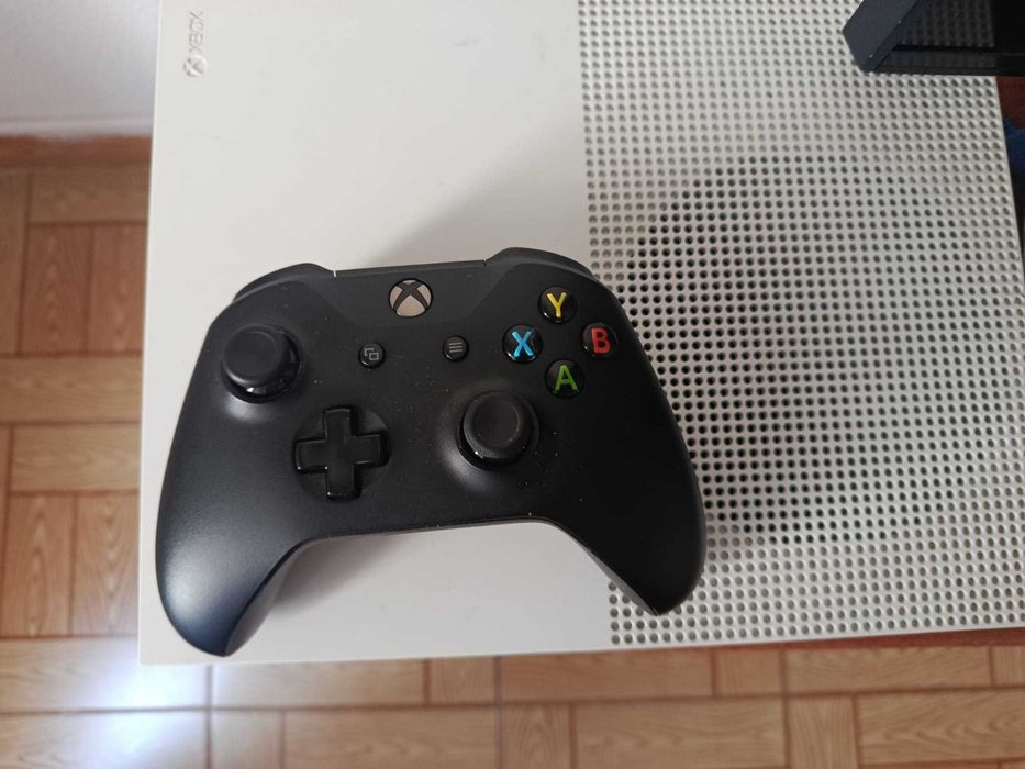 Consola Xbox One S 1TB + 1 comando + 12 jogos