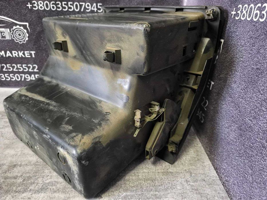 Бардачок речовий ящик з відсіком Opel Vectra A90269757  1988-1995
