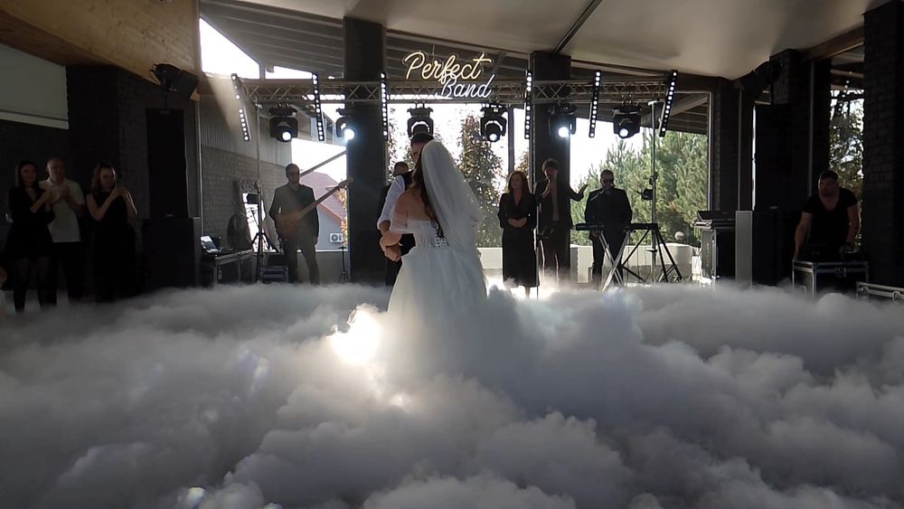 Важкий дим, низький дим, холодні вогні,конфеті,підсвітка  диму,банера