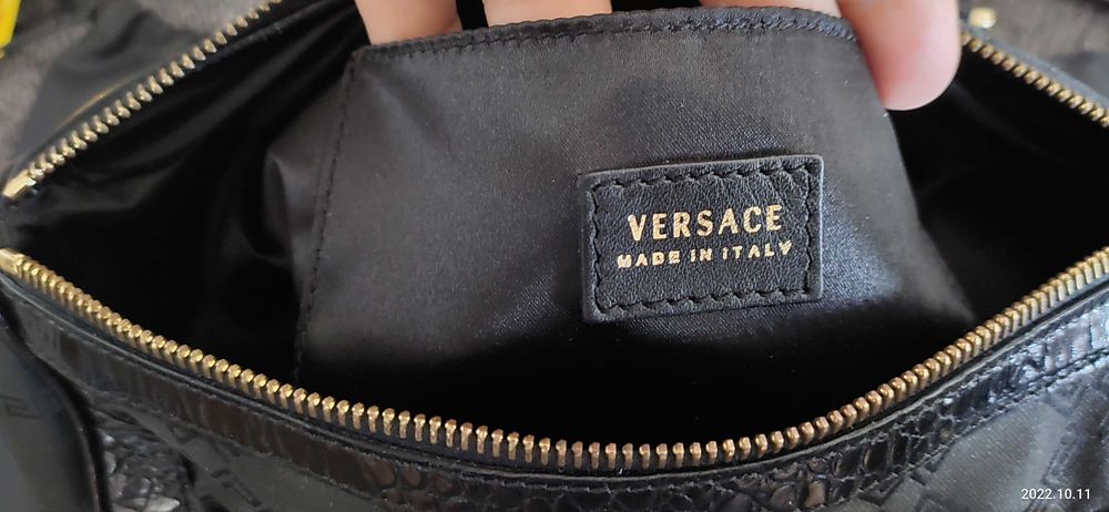 Orginalna  torebka -kuferek  Versace do reki .